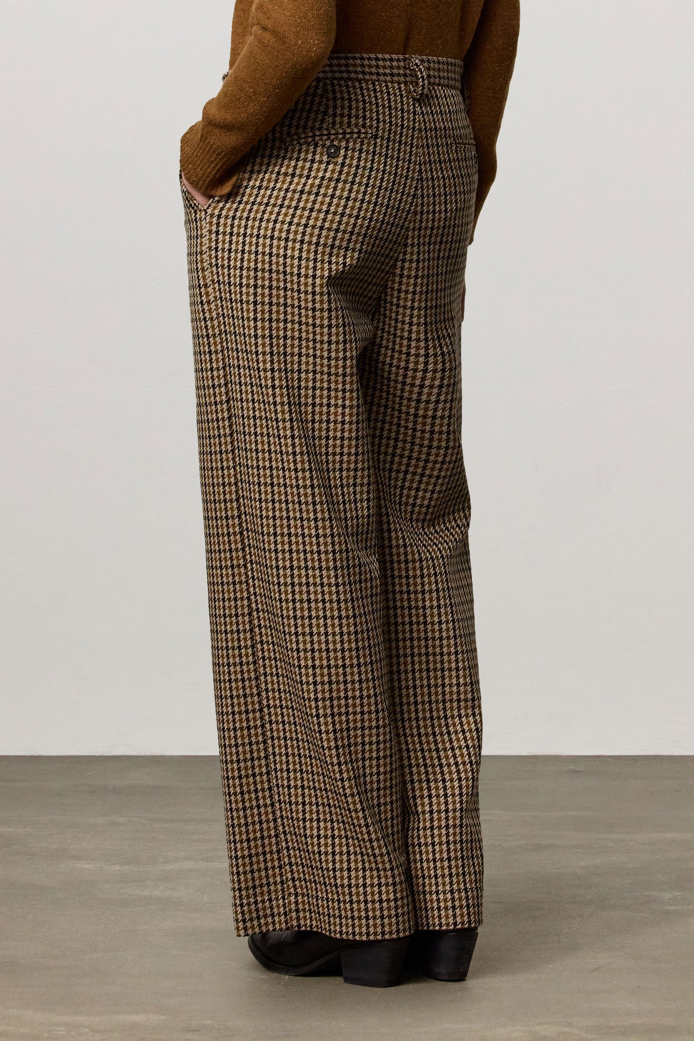 Massimo Alba - LAMIA - brown