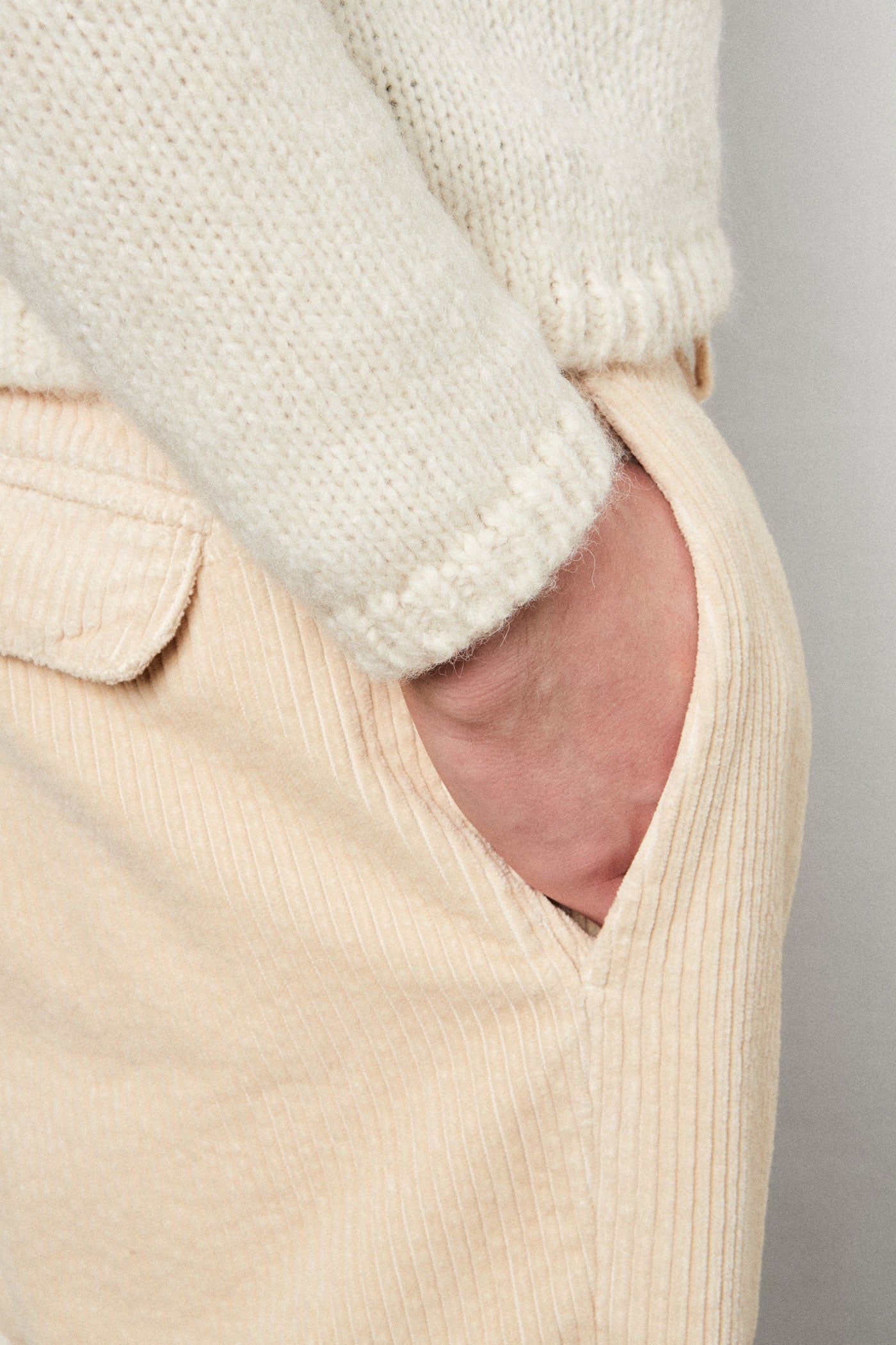NILO Round neck in wool blend latte